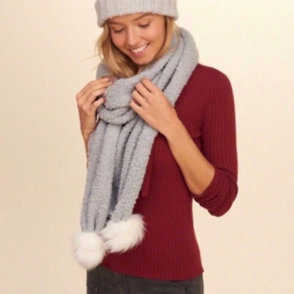 Hollister pom pom scarf Gray (NWT) - Picture 2 of 2